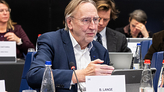 Евродепутатите замразяват търговското споразумение със САЩ