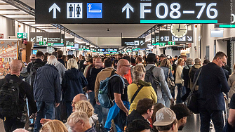 Евродепутатите искат в самолета да имаме право на втори ръчен багаж до 1 метър