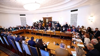 Правната комисия отхвърли 100% машинен вот – отива се към скенери