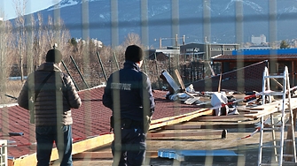 Хале се срути в София, има загинал