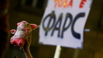 Властта печели чрез умора