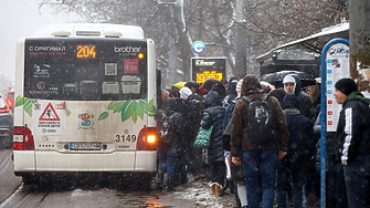 ДЕНЯТ В НЯКОЛКО РЕДА: Студ, лед и Тръмп