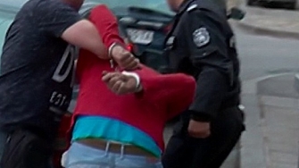 Избит зъб и намушкан с нож: тийнейджър рани момчета на 13 и 15 г. в метрото