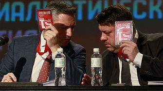 ДЕНЯТ В НЯКОЛКО РЕДА: на Партията - вярност, на народа - Марая Кери