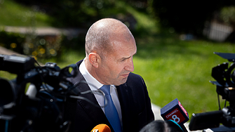 Кой финансира Радев: какво показва пътят на парите?