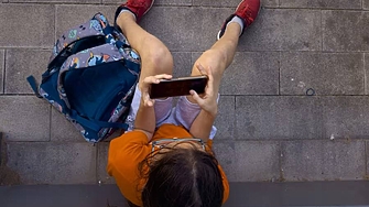 И Гърция е напът да ограничи достъпа на деца до социалните мрежи