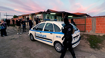 ДПС-Ново начало не е спирало да действа. За моркова и тоягата в ромските секции