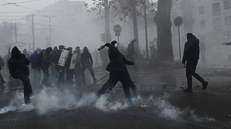 Поне 100 агенти на службите за сигурност ранени при сблъсъци в Торино