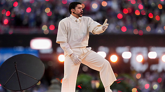 "Заедно ние сме Америка." Бед Бъни на Супербоул с послание за обединение. Тръмп жлъчно: Нищо не му се разбира