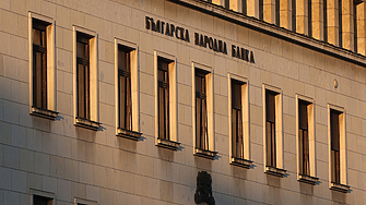 Печалбата на банките леко намалява