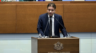 "Тролчета на Пеевски". В НС искаха да унищожат машините за гласуване, но не събраха кворум