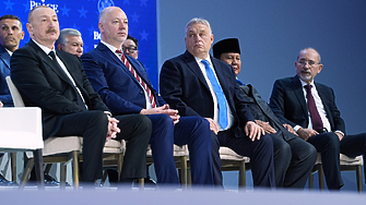 България в "разкрачена" поза между враждуващите Москва, Вашингтон и Брюксел