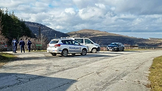 МВР: Изключва се стрелба отвън - стреляно е вътре в кемпера