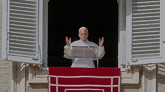 Папа Лъв XIV за AI: Той превръща хората в пасивни консуматори на неизмислени мисли