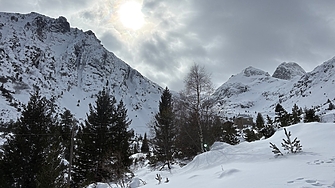 Сняг и силен вятър днес, застудяването на пауза от сряда