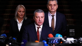 Зарков детронира Стойнев и Добрев от ръководството на ПГ на БСП