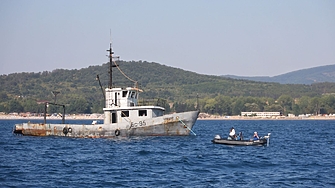 И доброволци вече издирват кораба, изчезнал край Маслен нос