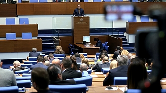 Орязването на секциите в чужбина отпада – няма 121 гласа срещу ветото на Йотова