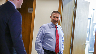 Задача за трети клас: защо е целият този театър за запазването на Борислав Сарафов? 