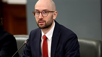 Ведомства задържат увеличението на заплатите с 5% от 1 януари