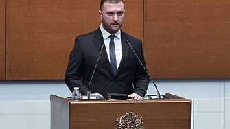 Нов депутат от АПС се отцепи веднага след клетвата