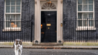 Лари, който смени шестима премиери - на 100 (СНИМКИ)