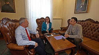 Бербатов и Игнатов обсъдиха отваряне на училищните салони за спорт