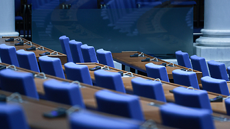 ГЕРБ с критики към кабинета заради войната в Иран. Румен Радев иска дипломация