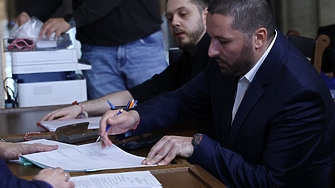 Бащата на Сияна регистрира "Сияние" в ЦИК