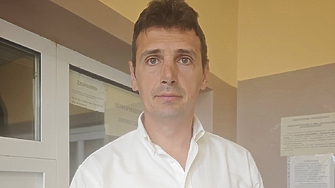 Пламнаха къщата и автомобилът на кмета на Бистрица