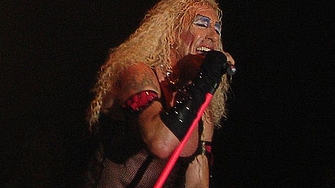 Докторът към Дий Снайдер: Свършено е! Частите на тялото ти са износени