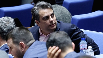 Листите на ПП-ДБ: Божанков все още под въпрос, "Промяната" с пет лица начело в по два района