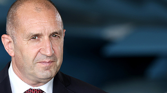 Радев отрича да е имитатор на Царя и на Трифонов. Но ще продължава да се прави на президент