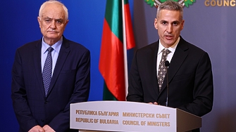 Гюров скастри военния министър за срещата с Борисов