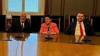 ДЕНЯТ В НЯКОЛКО РЕДА: Пеевски иска – Борисов изпълнява