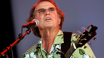 Почина легендата от Уудсток и гадже на Джанис Джоплин - Кънтри Джо Макдоналд