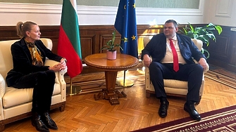 Стефка Костадинова "скочи" в листите на Пеевски