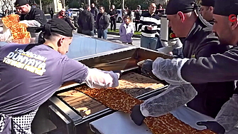 Официално: най-дългият лахмаджун е в Истанбул (ВИДЕО)