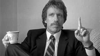 Веднъж Чък Норис си поръча цяла торта само за себе си, преди приятелите му да имат време да кажат за стриптийзьорката вътре