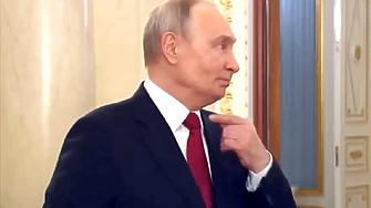 Кашлящ Путин поздрави дамите за 8 март (ВИДЕО)