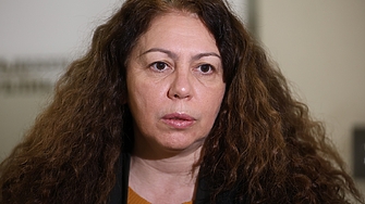 За да има дисциплинарка: МП пита за "екскурзиите" на Русинова с Еврото