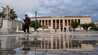 Силни дъждове и прах от Сахара предизвикаха хаос в Гърция