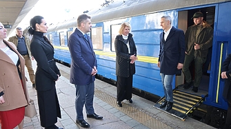 Андрей Гюров и петима министри пристигнаха в Украйна 