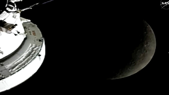 "Артемис 2" приключи с наблюденията на Луната и е напът към дома