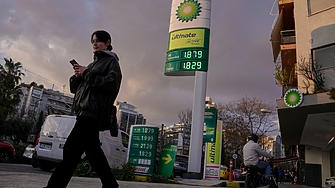 За 3 млн. гърци: от днес влизат помощи за горива на бензиностанцията