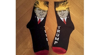 Конгресмени подариха на депутати от Държавната дума чорапи с Тръмп