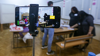 Проверяват на всеки 10 минути включена ли е камерата в избирателната секция