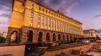 "Виж какви портокали - от "Яфата" са... А какво ли няма в "Гастроном". На днешната дата е открит ЦУМ