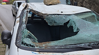 15-годишна вози двама на тавана на кола, те паднаха в движение