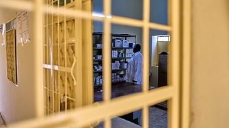 Не, Канада не въвежда евтаназия за тийнейджъри с анорексия